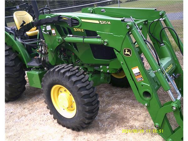 John Deere 5055E